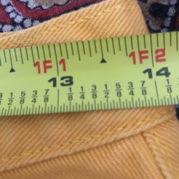 GUESS Vintage 90’s Shorts Dark Yellow Size 29 - Picture 5 of 6